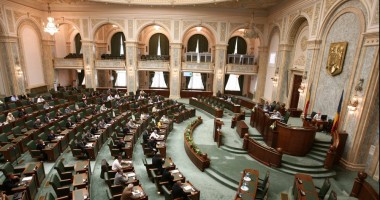 Stire din Politică-Administrație : Au fost reluate discuțiile din Parlament cu dezbaterea Statutului aleșilor