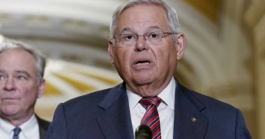 Stire din Actualitate : Senatorul Menendez acuzat de trafic de influenţă în folosul Qatarului