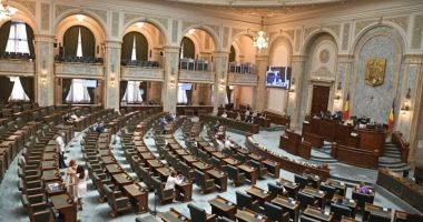 Stire din Actualitate : Senatorii au cheltuit o adevărată avere pe accesorii vestimentare și gadget-uri de lux