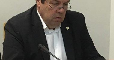 Stire din Politică-Administrație : Senatorul Ștefan Mihu, la raport în fața alegătorilor. "Îi asigur de toată deschiderea mea"