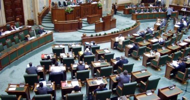 Stire din Politică-Administrație : Senatul a respins cerea de reexaminare a Legii privind reducerea CAS