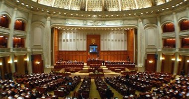 Stire din Politică-Administrație : Toți senatorii au fost validați și depun jurământul de credință