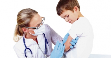 Stire din Politică-Administrație : Comisia juridică  a Senatului a avizat favorabil proiectul  legii vaccinării