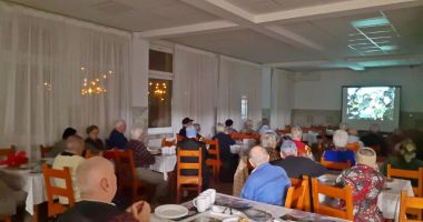 Stire din Social : Seniorii de la Căminul pentru Persoane Vârstnice, în lumea filmelor