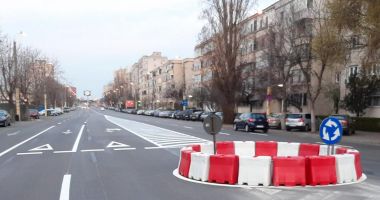 Stire din Social : Noul sens giratoriu, situat în zona Școlii Gimnaziale Nr. 8, este funcțional
