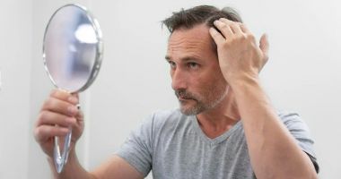Stire din Sănătate : Migrenele și afecțiunile autoimune pot duce la un scalp sensibil