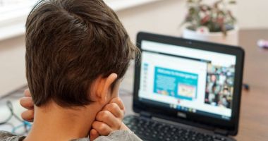 Stire din Cultură-Educație : Se numără din nou tabletele, conexiunile la Internet şi laptopurile