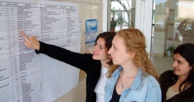 Stire din Social : Înghesuială la Bursa locurilor de muncă