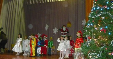Stire din Cultură-Educație : "Delfinașii cei isteți" l-au încântat pe Moș Crăciun