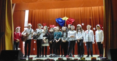 Stire din Cultură-Educație : "Poveste de Crăciun" transpusă pe scenă de elevii din Agigea