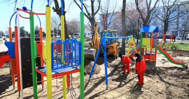 Stire din Politică-Administrație : Primăria Constanța continuă reabilitarea locurilor de joacă