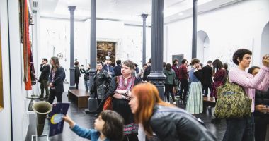 Stire din Cultură-Educație : Se redeschid muzeele. Măsuri necesare pentru siguranța vizitatorilor