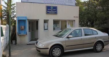 Stire din Eveniment : Se ridică mașini din fața Spitalului TBC din Palazu Mare