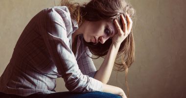Stire din Sănătate : Deficitul de serotonină este legat de depresie, dar și de mâncarea peste măsură