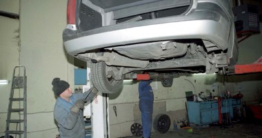 Stire din Economie : 303 ateliere auto se calcă pe picioare