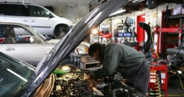 Stire din Economie : Service-urile auto amenință cu creșterea tarifelor de reparații din cauza taxelor mari