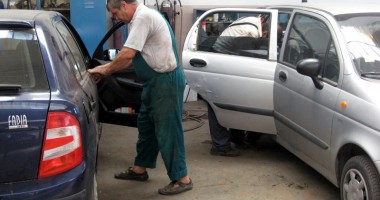 Asiguratorii pun pe butuci service-urile auto - 2