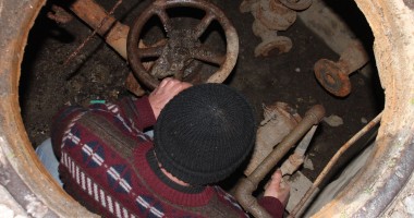 Stire din Social : Service auto prins la furat de apă