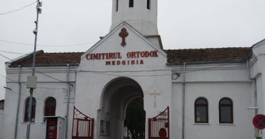 Se sfințește  pictura "Capelei  de la cimitir"