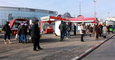 Stire din Eveniment : Se vrea eradicarea bișniței de țigări din zona Gării. Zeci de contrabandiști au fost reținuți