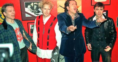 Stire din Actualitate : O expoziţie dedicată trupei Sex Pistols şi violenţei punk, vernisată la Londra