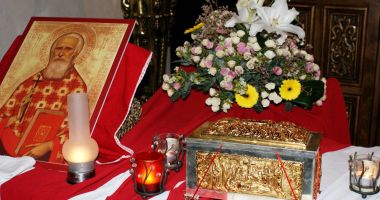 Stire din Actualitate : Un sfânt român va avea moaștele amplasate în altarul noii Catedrale Notre Dame