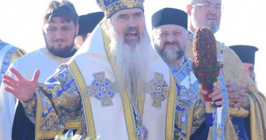 Stire din Cultură-Educație : Sfânta Liturghie și procesiune cu patru ierarhi, la Constanța