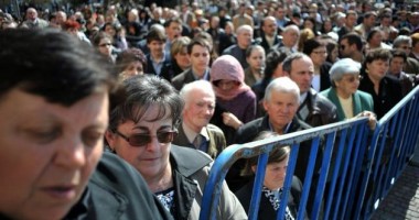 Stire din Diverse : Domnul Boubătrân sau doamna Semafor. Vezi o listă cu cele mai trăznite nume de români!