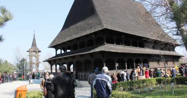 Stire din Cultură-Educație : Sute de credincioși, la sărbătoarea hramului Bisericii Sf. Mina