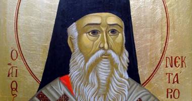 Stire din Cultură-Educație : Moaștele Sfântului Nectarie, aduse de la Iași, la biserica din cartierul Medeea