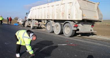 Sfârșit tragic: s-a izbit  cu mașina de un TIR / Galerie FOTO - 2