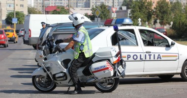 Stire din Eveniment : Plecați cu mașina la drum lung? Iată ce vă sfătuiesc polițiștii
