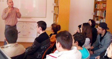 Stire din Eveniment : Sfaturi pentru elevii  de la Liceul  "George Călinescu", despre droguri  și traficul de persoane