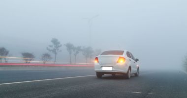 Stire din Eveniment : Şoferi, atenţie! Constanţa este sub cod galben de ceaţă! Sfaturi utile de la poliţişti, pentru a circula în siguranţă
