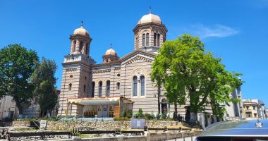 Stire din Cultură-Educație : Praznicul Sfinților Apostoli Petru și Pavel, ocrotitorii Catedralei arhiepiscopale din Constanța