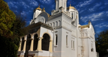 Stire din Cultură-Educație : Noapte de rugăciune la biserica  din Topraisar