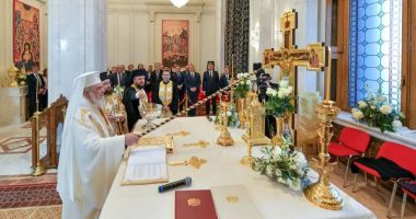 Stire din Actualitate : Patriarhul Daniel a sfinţit capela ortodoxă din Palatul Parlamentului
