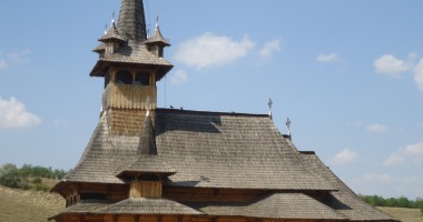 Stire din Cultură-Educație : Sf. Liturghie la mănăstirea Crucea