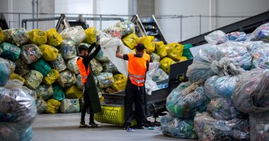 Stire din Social : Românilor le place să recicleze! Au fost returnate peste 3,36 de miliarde de ambalaje