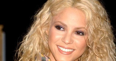 Stire din Monden : Shakira încalcă încă o dată codul rutier la Barcelona