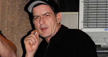 Stire din Actualitate : Charlie Sheen și-a atacat dentistul cu un cuțit