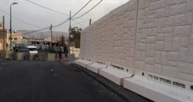Stire din Actualitate : Nu doar Europa ridică garduri! Zid de beton între evrei și arabi, în Israel