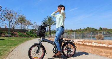 Stire din Eveniment : După șoferi, nici bicicliștii nu mai au voie cu telefonul. Ce zice noua lege