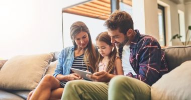 Stire din Social : Cum să reduci costurile cu tehnologia în familie: soluții utile pentru școală, muncă și timp liber