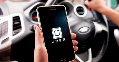 Șofer UBER, găsit mort la volan!