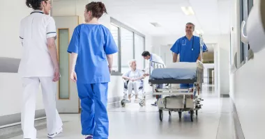 Stire din Actualitate : Angajații din Sănătate primesc un nou spor. Guvernul a aprobat memorandumul