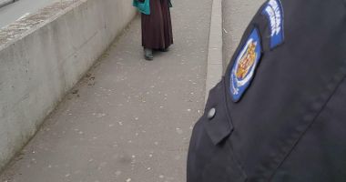 Stire din Eveniment : Dosar penal după ce și-a folosit nepoții minori pentru cerșetorie