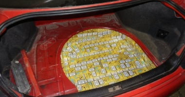 Și-a blindat autoturismul  cu țigări  de contrabandă - 2