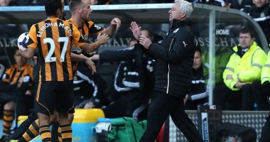 Stire din Sport Internațional : Alan Pardew, antrenorul echipei Newcastle, eliminat după ce a lovit un jucător