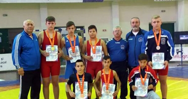 Stire din Sport : Și-au pus adversarii cu umerii pe saltea! Luptătorii constănțeni, campioni naționali